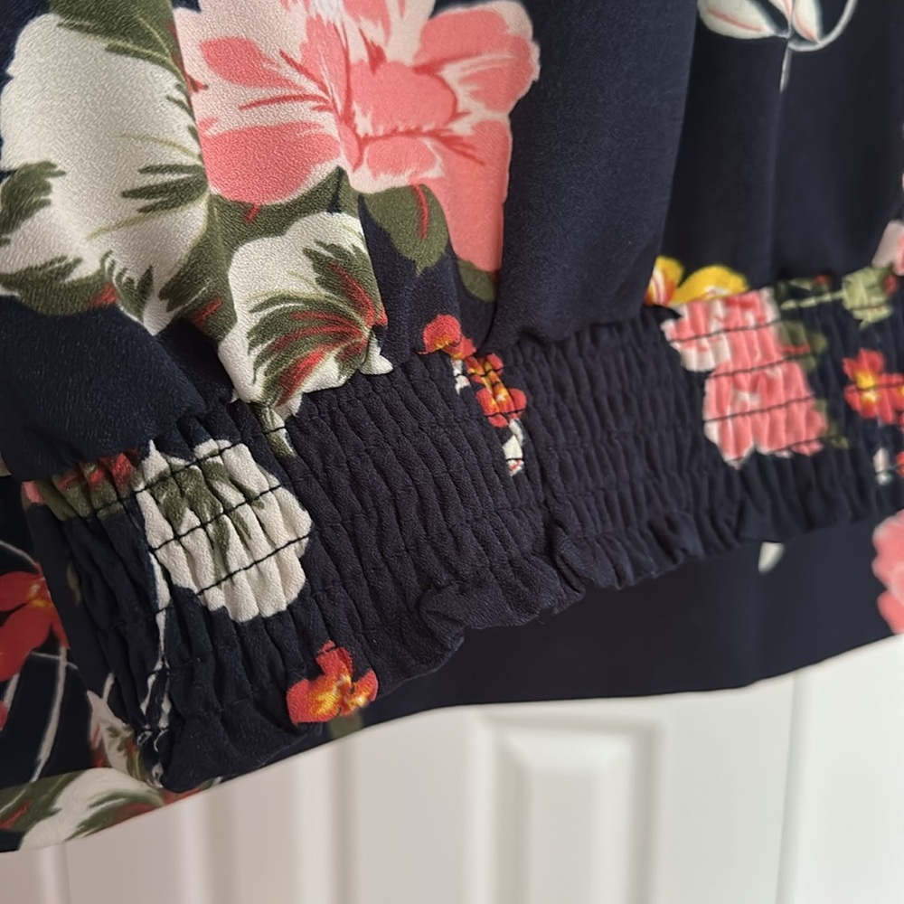 Cato Short Sleeves Floral Wrap Top Floral size 18 20 navy blue - Picture 7 of 7